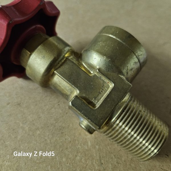 valve* for acetylene. E25, Daito